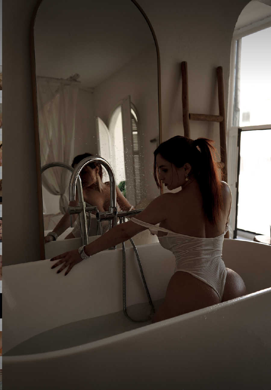 A playful frame from Miranda Faith nude — online in Baku