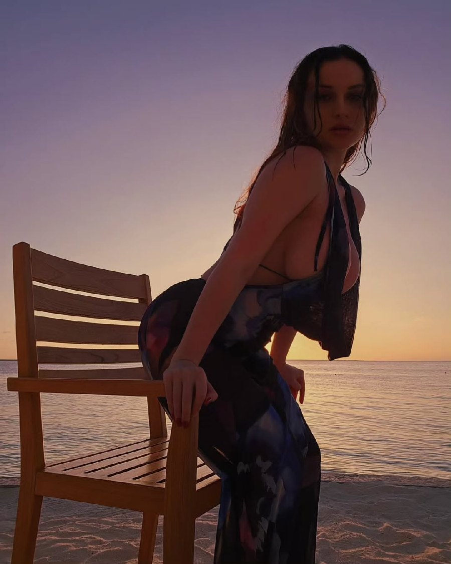 Sexy girl Miranda Faith nude in Baku