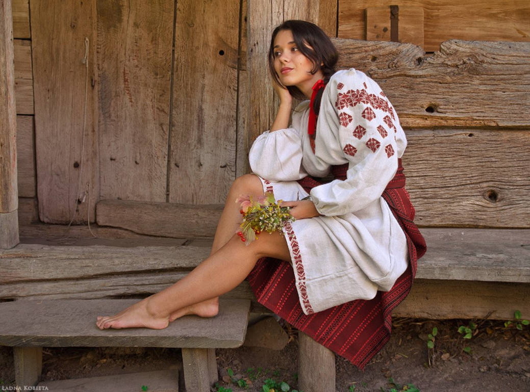 Fresh photos, fresh mood — Women in Slavic costumes online in Baku