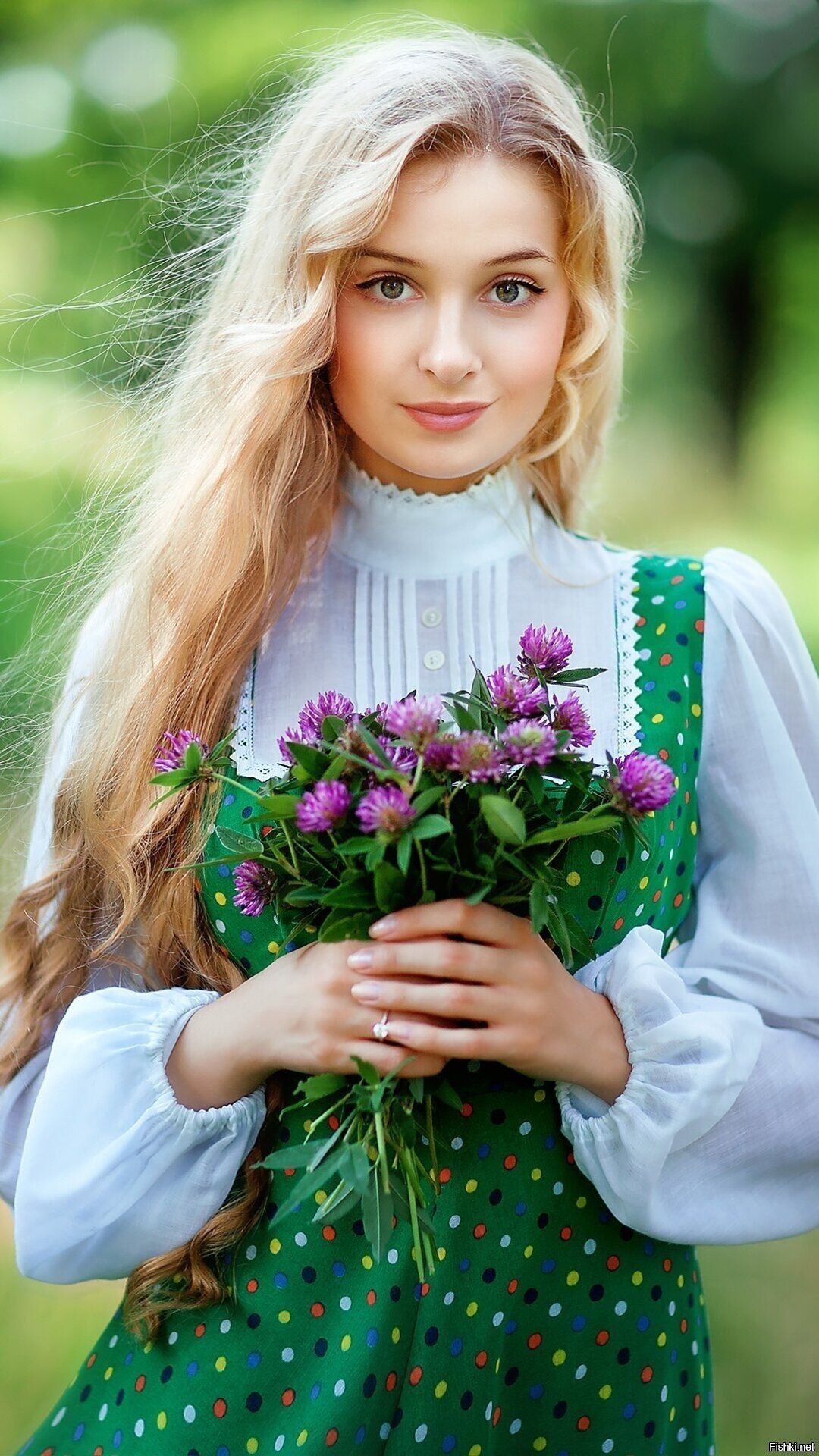 Girls in Slavic costumes in Baku